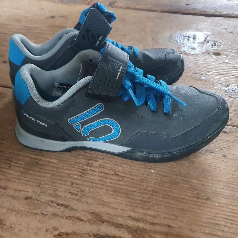 Five Ten Kestrel Lace Mountain Biking Shoes, Women's 7